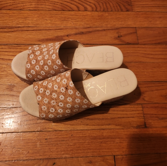 Clogs beach - Picture 4 of 4